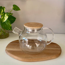 Carica l'immagine nel visualizzatore di Gallery, Teiera Chōwa in vetro e bambù