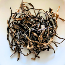 Carica l'immagine nel visualizzatore di Gallery, Foglie di tè nero Ancient Snow Shan, Ha Giang, Vietnam
