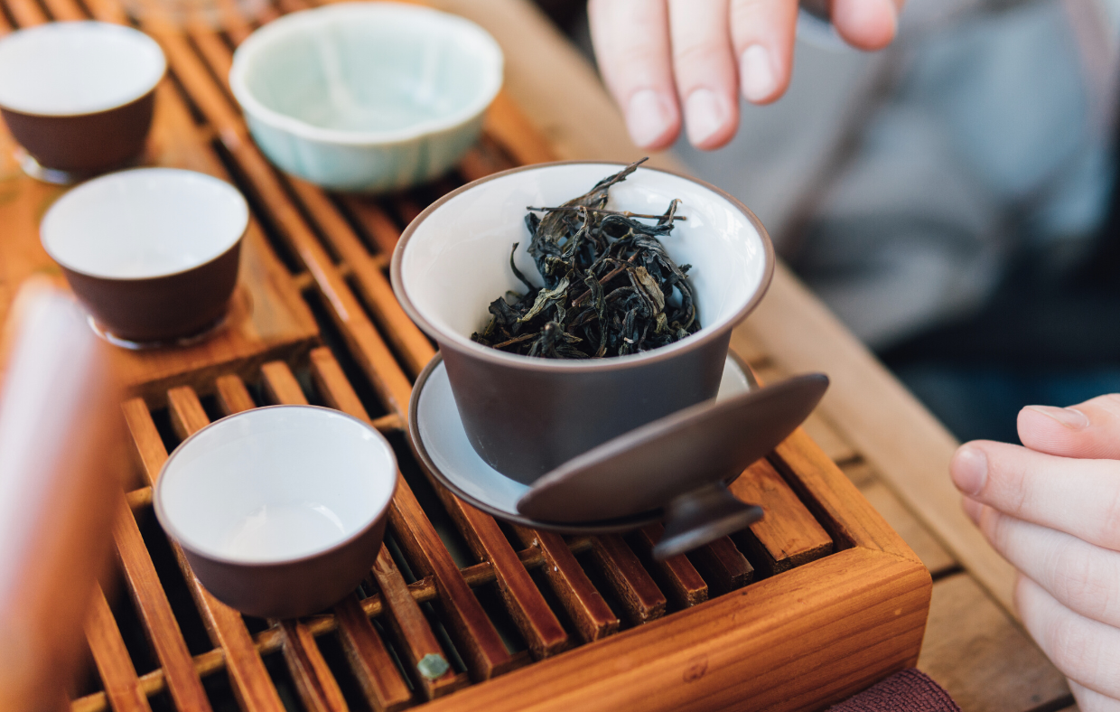 Come preparare il tè: infusione in stile occidentale vs orientale