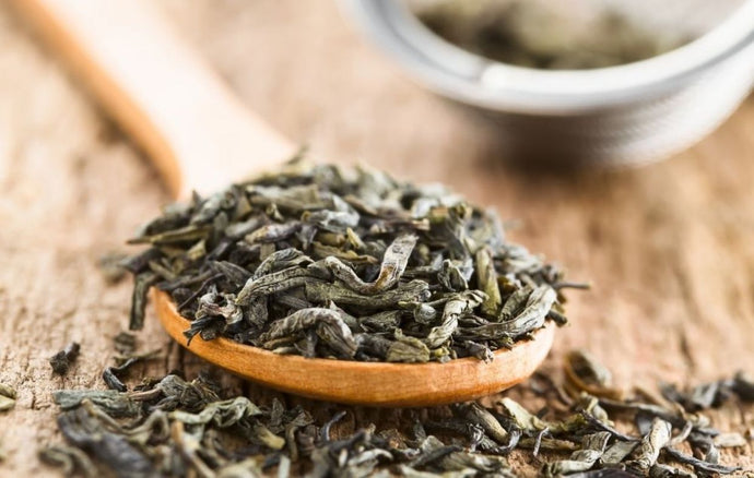 Come riutilizzare le foglie di tè: 9 idee utili e originali