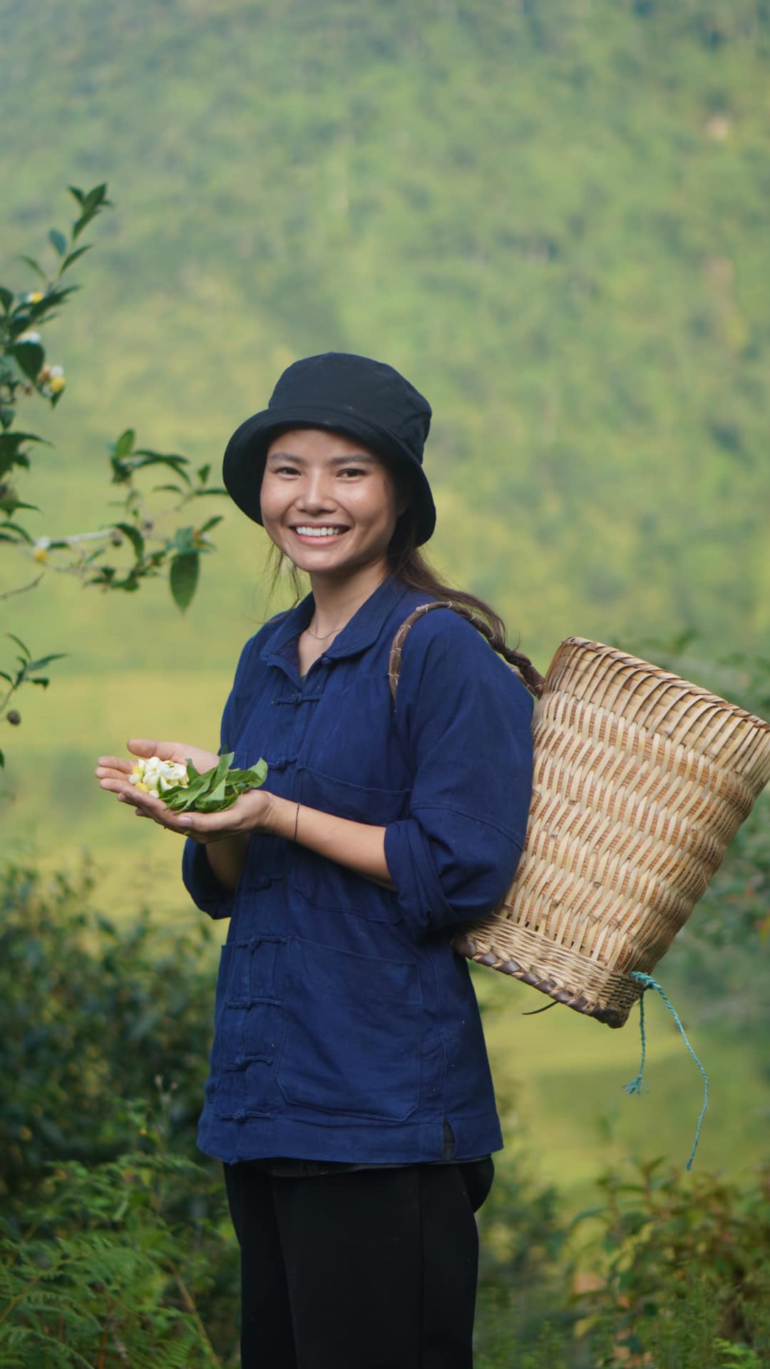 Thrê, la giovane teicoltrice dietro alla coltivazione di questo tè nero vietnam Snow Shan