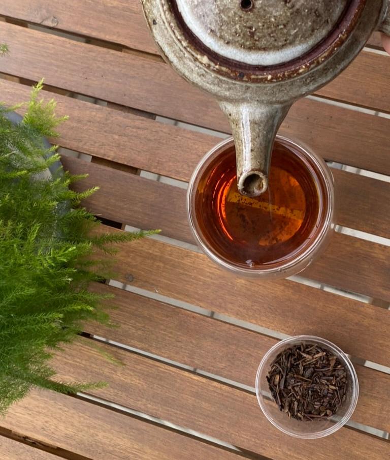 Te verde tostato hojicha giappone senza caffeina