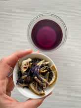 Carica l&#39;immagine nel visualizzatore di Gallery, Tè verde Mirtillo Rosso e Fiore Blu_liquore color viola
